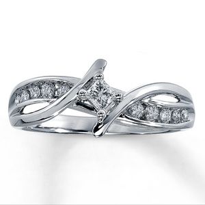 Diamond Promise Ring 1/4 ct tw Princess-Cut 10K Wh